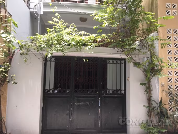 Văn phòng đại diện của nhãn hiệu Trang Bình Dương là một ngôi nhà lúc nào cũng cửa đóng, then cài, hoạt động một cách mập mờ.