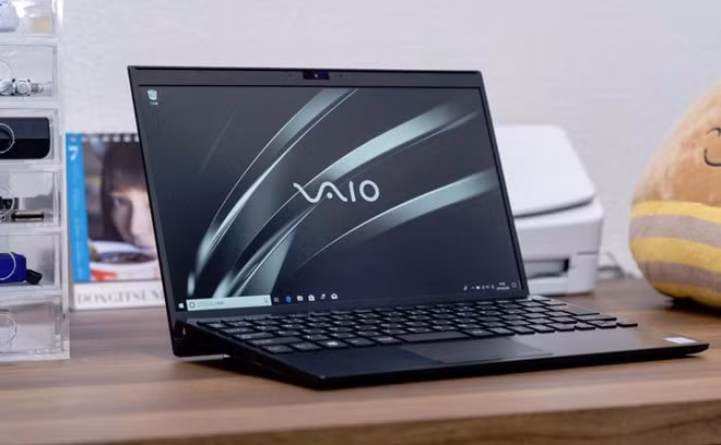 Máy có thiết kế hiện đại, mỏng nhẹ với viền màn hình khá mỏng. Ảnh: Engadget.