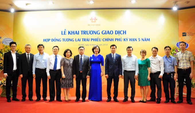Đại diện đội ngũ xây dựng giải pháp của VietinBank chụp ảnh lưu niệm cùng các vị đại biểu.