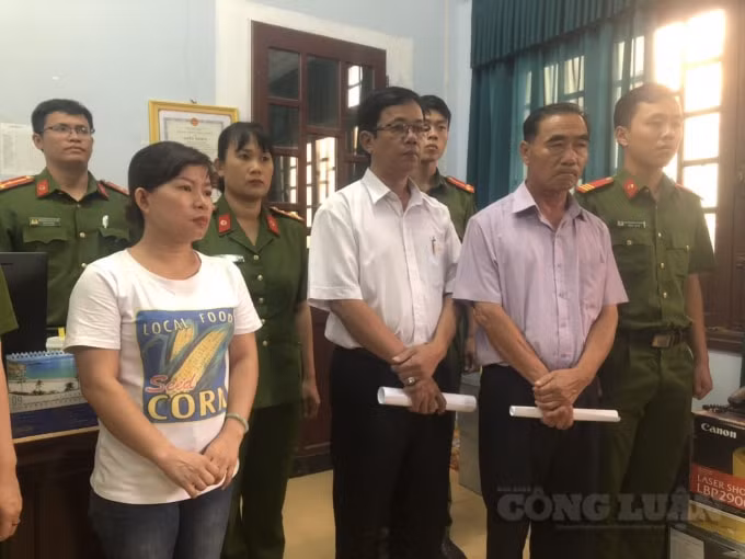 Tống đạt quyết định khởi tố bị can đối với 3 đối tượng của Công ty Cổ phần Xuân Long.