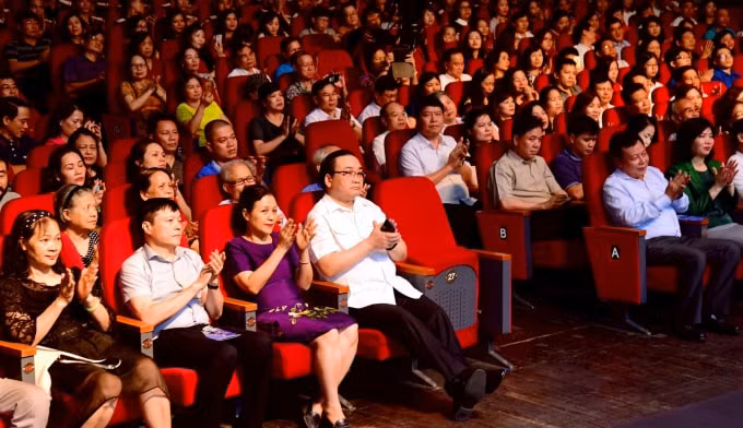 Các đại biểu tham dự chương trình. Ảnh: hanoimoi