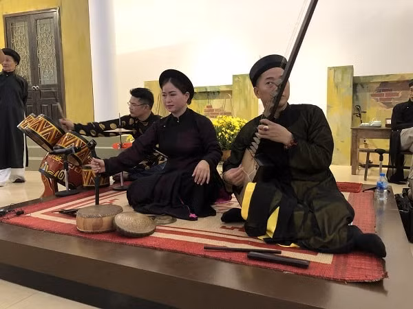 Tại triển lãm còn diễn ra nhiều hoạt động nghệ thuật phục vụ công chúng đến thưởng lãm.