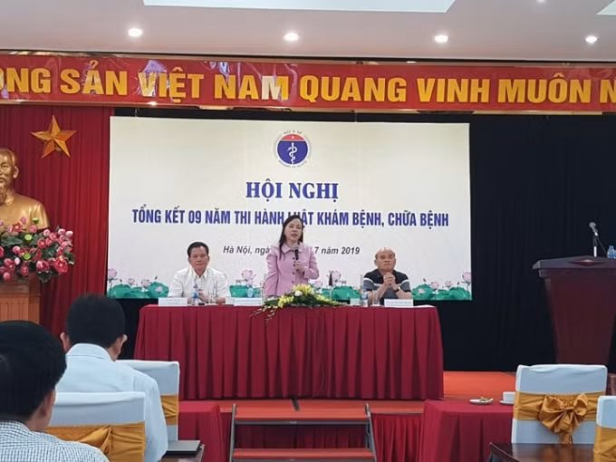 Bộ trưởng y tế Nguyễn Thị Kim Tiến phát biểu trong hội nghị tổng kết 9 năm thi hành luật khám chữa bệnh (Ảnh TL)