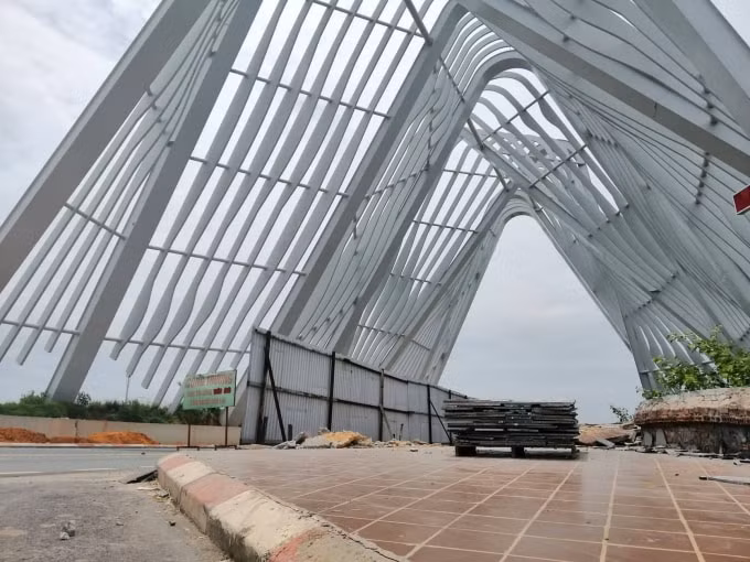 "Công trường đang thi công" nhưng hầu như không mấy khi thấy có công nhân thi công