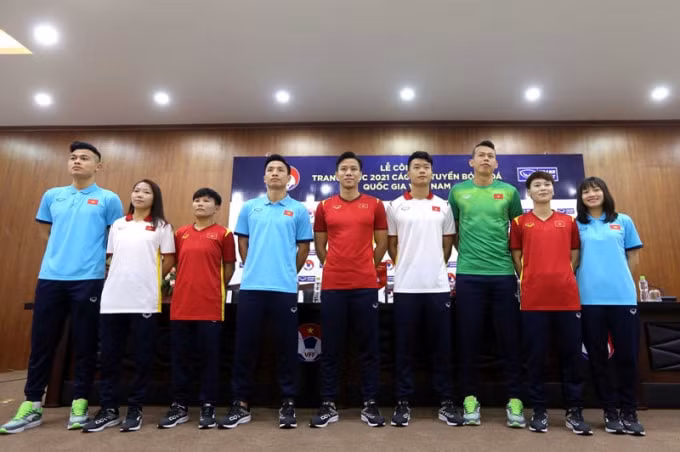 Mẫu áo thi đấu năm 2021 của các ĐTQG . Ảnh VFF