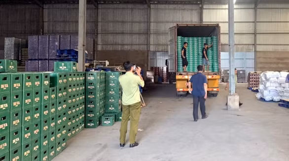 Đề nghị truy tố giám đốc và pháp nhân công ty 'bia Sài Gòn Việt Nam' (Ảnh: Cục Quản lý thị trường Bà Rịa - Vũng Tàu cung cấp)
