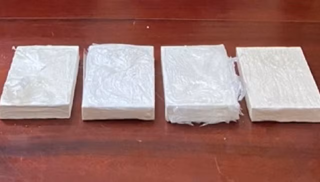 Tang vật gồm 4 bánh heroin.