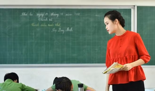 Nhiều trường tại TPHCM đã có thông báo thưởng tết dành cho giáo viên, người lao động. Ảnh minh họa