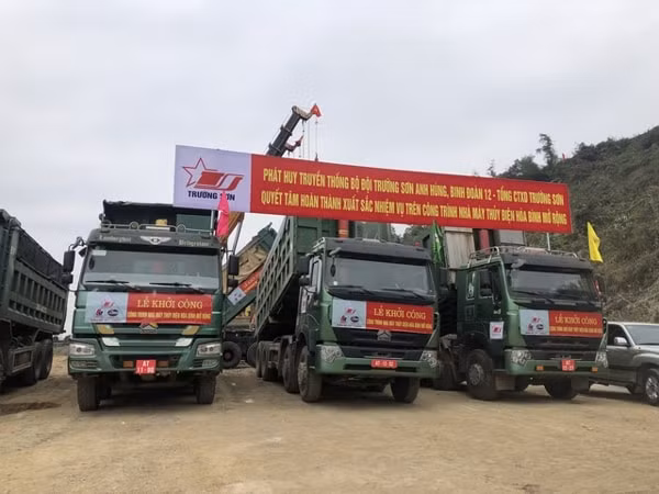 Phương tiện xe, máy của các đơn vị thi công thực hiện dự án