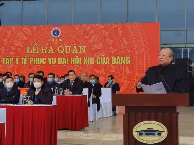 Ủy viên Bộ Chính trị, Thường trực Ban Bí thư Trần Quốc Vượng phát biểu tại Lễ ra quân diễn tập y tế phục vụ Đại hội 13 của Đảng (TL).