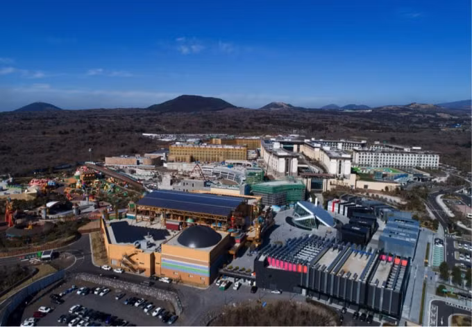 Khu nghỉ dưỡng Jeju Shinhwa World. Ảnh: Bloomberg