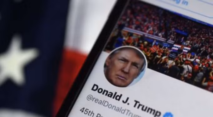 Tài khoản Twitter của ông Trump. Ảnh: WP