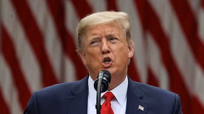 Tổng thống Donald Trump tuyên bố cắt ưu đãi thương mại đặc biệt với Hong Kong - Ảnh: Rueters