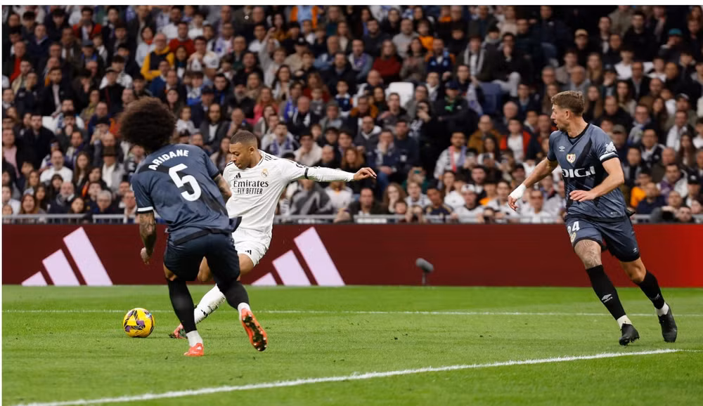 mbappe ruc sang real madrid danh bai rayo tai la liga hinh 1