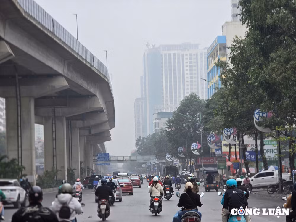bau troi ha noi bi bao phu boi lop suong mu day dac ca ngay hinh 4