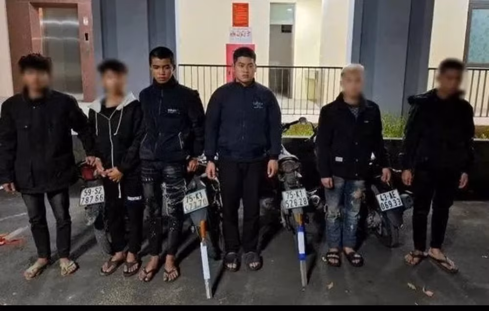 tam giu nhom doi tuong duoi danh chem nguoi di duong tren deo hai van hinh 1