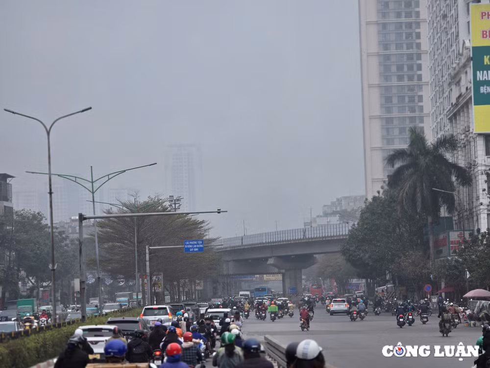 bau troi ha noi bi bao phu boi lop suong mu day dac ca ngay hinh 5