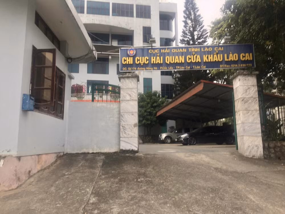 lao cai hai quan dung tiep nhan khai hai quan tu 23 gio ngay 14 3 toi 5 gio 15 3 hinh 1
