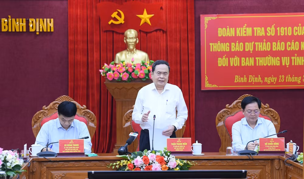manh dan cong tam khach quan trong sap xep bo may hinh 2