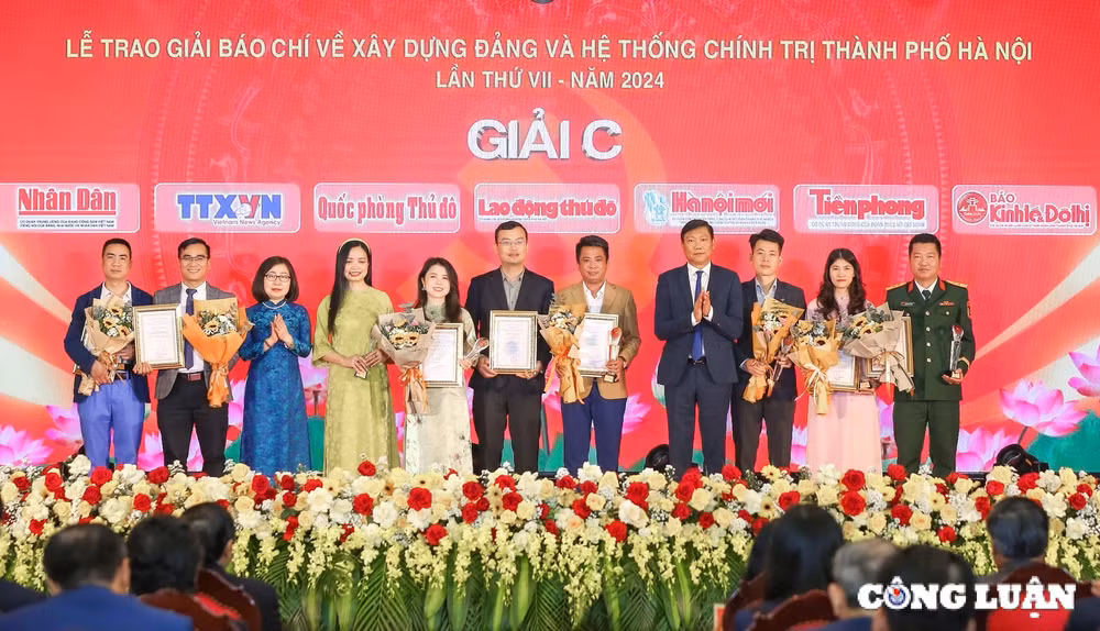 ha noi vinh danh nhung tac pham bao chi xuat sac ve xay dung dang va he thong chinh tri hinh 3