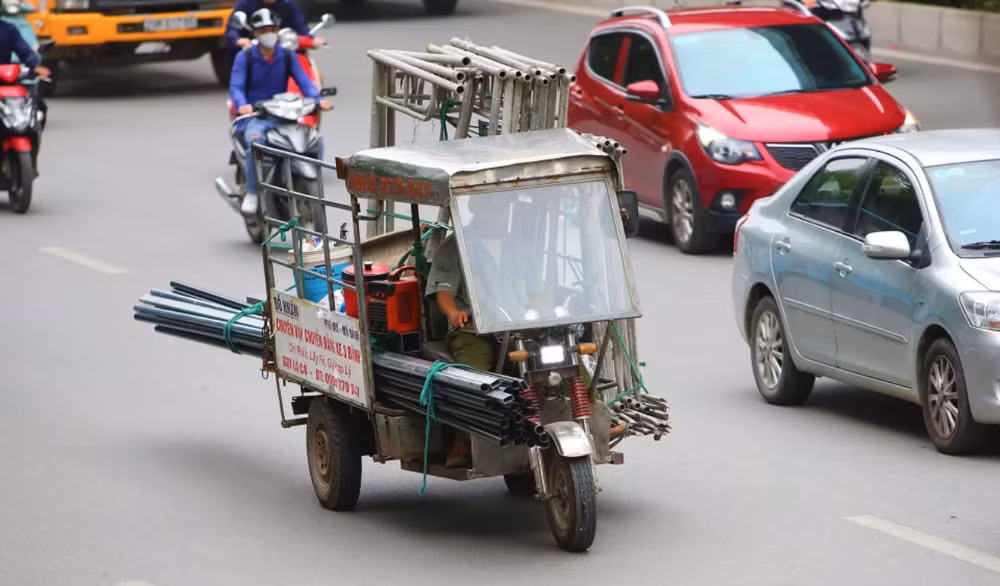 ha noi xu ly nghiem xe ba banh tu che gay mat an toan tai nan giao thong hinh 1
