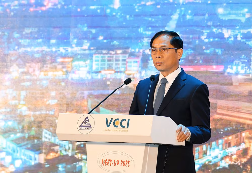 lao cai hoi tu cac dieu kien thuan loi rieng co de phat trien thanh trung tam ket noi giao thuong hinh 1