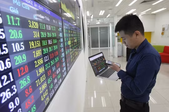 Khi VN-Index tiệm cận mốc 1.200 điểm thì việc chốt lời hay có những pha rung lắc như phiên sáng nay (14/1) được hiểu là điều bình thường.