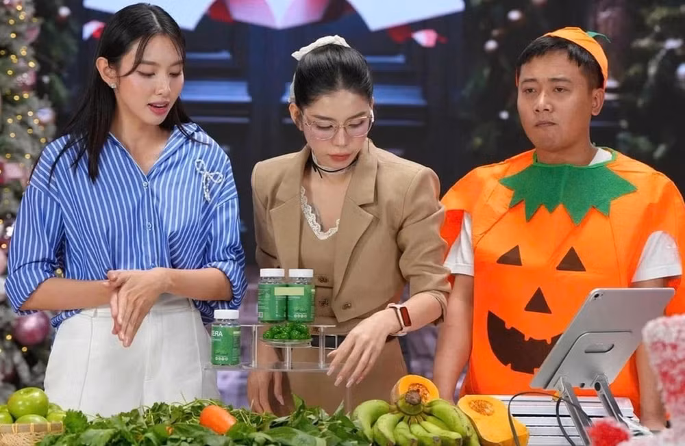 hoa hau thuy tien tiep tuc xin loi khan gia hinh 2