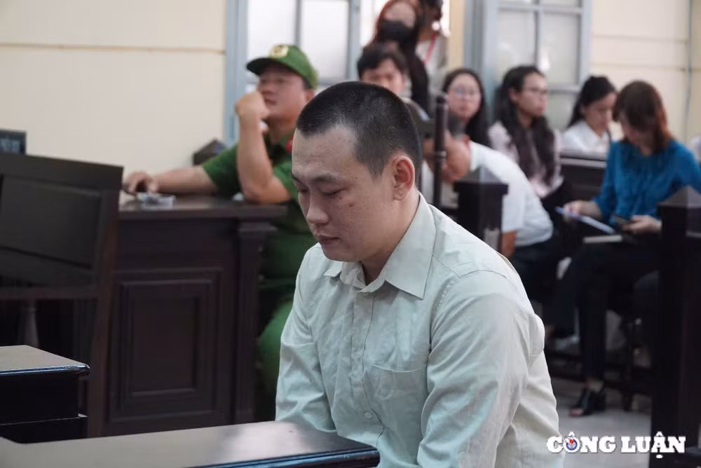 tai xe danh nguoi truoc benh vien tu du linh 1 nam tu hinh 1