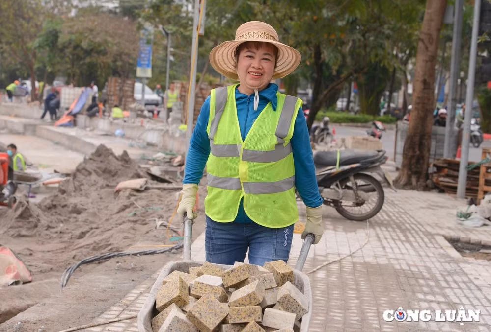 san khau noi doc nhat o ha noi dang dan lo hinh hai hinh 8