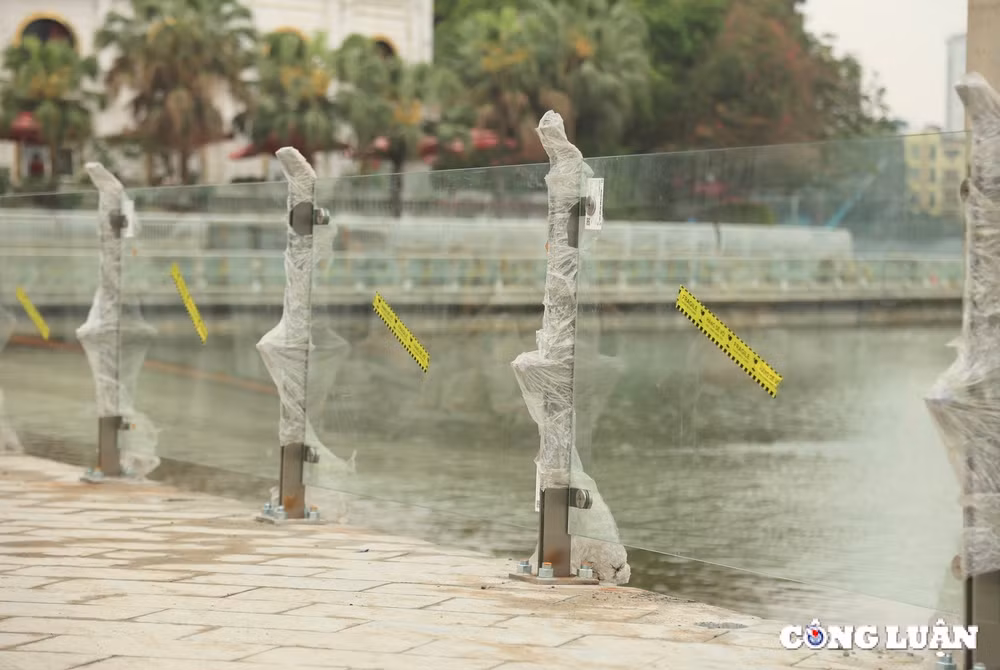 san khau noi doc nhat o ha noi dang dan lo hinh hai hinh 7