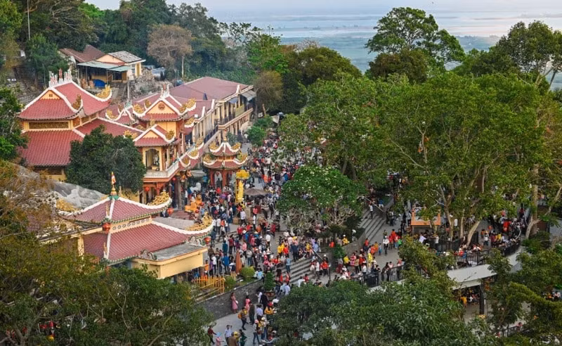 du khach se duoc chiem bai bao vat phat giao tai nui ba den hinh 1