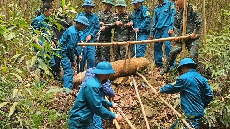 nghe an phat hien qua bom nang 340kg hinh 1