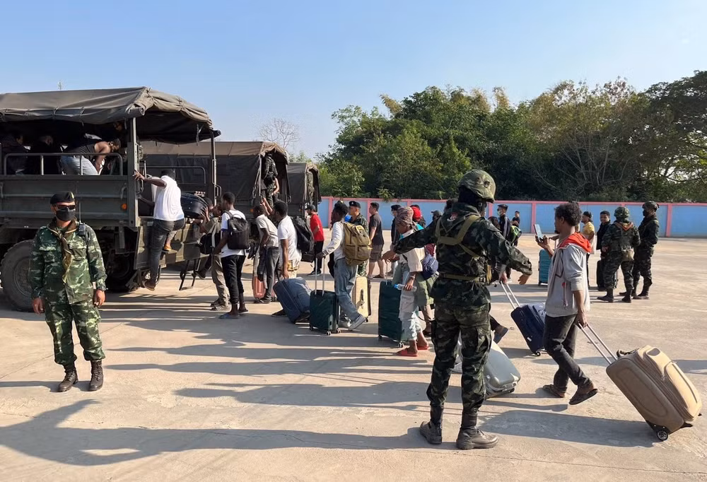 cac trung tam lua dao o bien gioi thai lan myanmar van co toi 100000 nguoi hinh 1