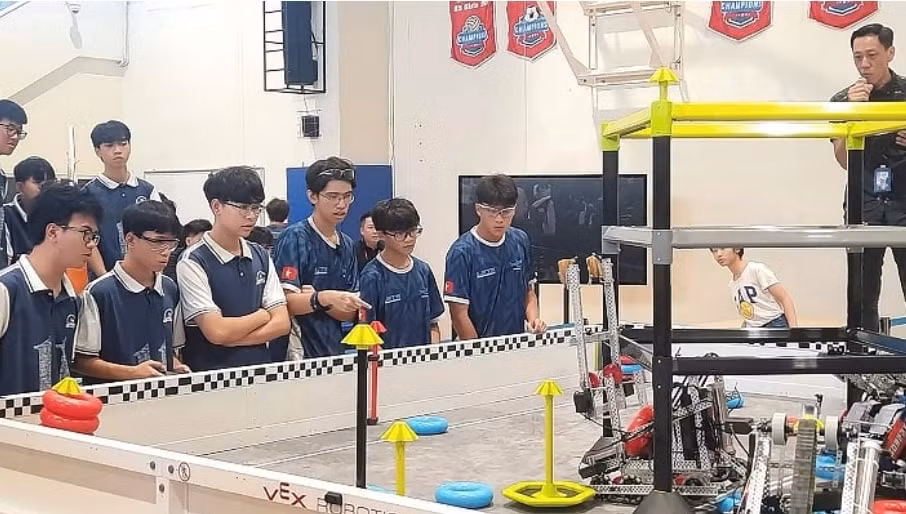 truong dinh thien ly xuat sac nam quyen tham du giai vo dich the gioi vex robotics 2025 hinh 1