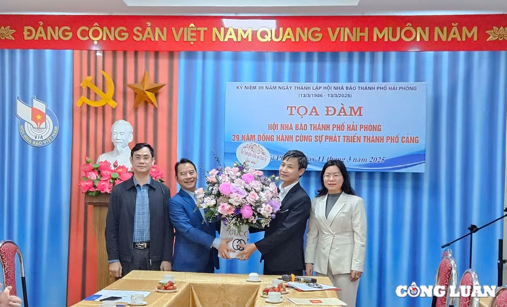 toa dam hoi nha bao thanh pho hai phong 39 nam dong hanh cung su phat trien thanh pho cang hinh 2