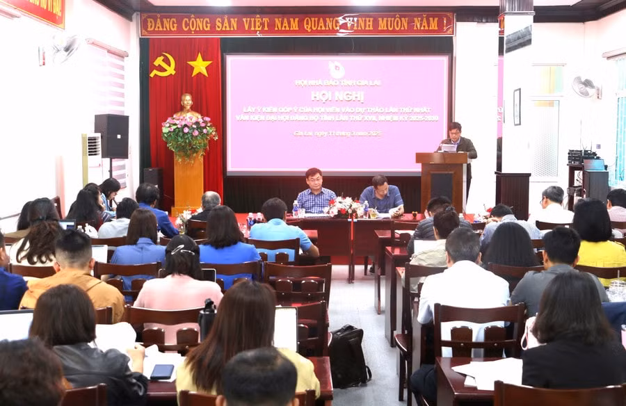 gia lai lay y kien gop y cua hoi vien nha bao vao du thao bao cao chinh tri dai hoi dang bo tinh hinh 1