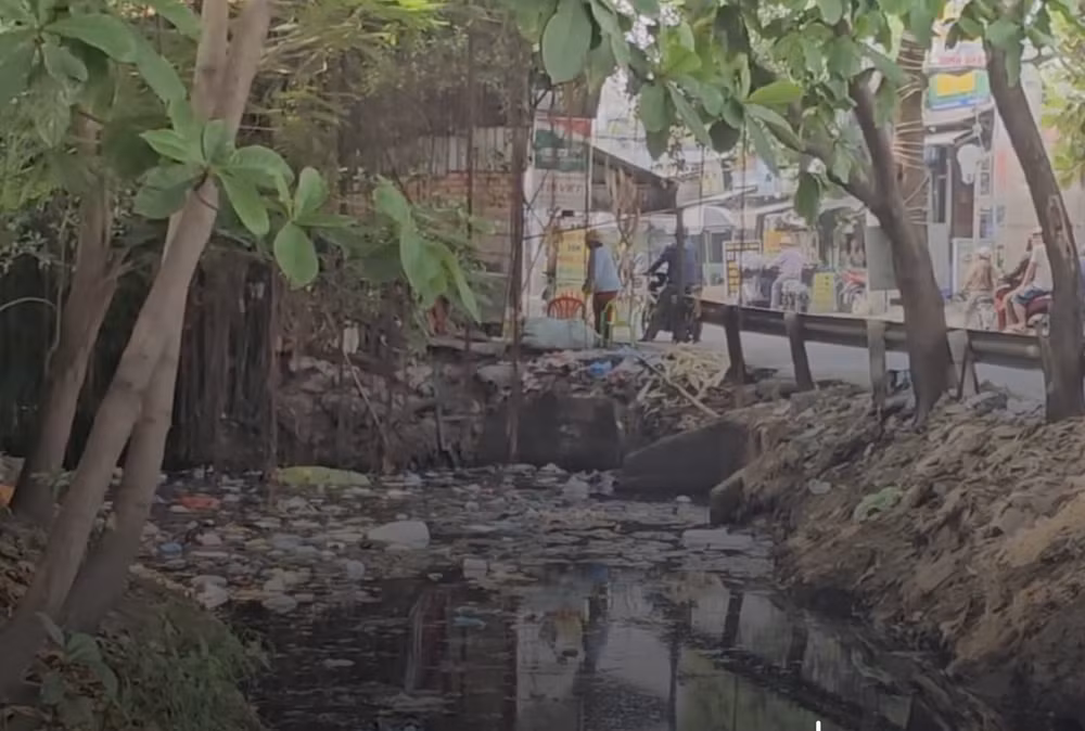 tp hcm lam ro vu thi the nguoi phu nu tu vong duoi kenh nuoc hinh 1
