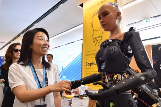 AI đang ‘bước ra’ khỏi màn hình, thế giới đã sẵn sàng đón nhận?