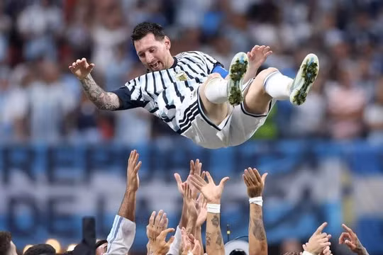 Nhật ký World Cup 8/7: Messi lập thêm loạt cột mốc lịch sử, vòng tứ kết chính thức lộ diện