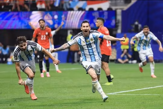 Messi tiếp tục tỏa sáng, Argentina ngược dòng ngoạn mục vào tứ kết World Cup 2026