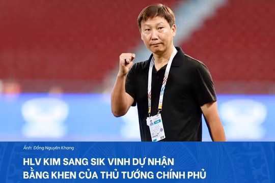 HLV Kim Sang Sik cùng các cộng sự nhận Bằng khen của Thủ tướng Chính phủ sau thành công tại SEA Games 33