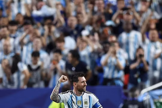 Messi lập hat-trick, Argentina thắng tưng bừng Algeria