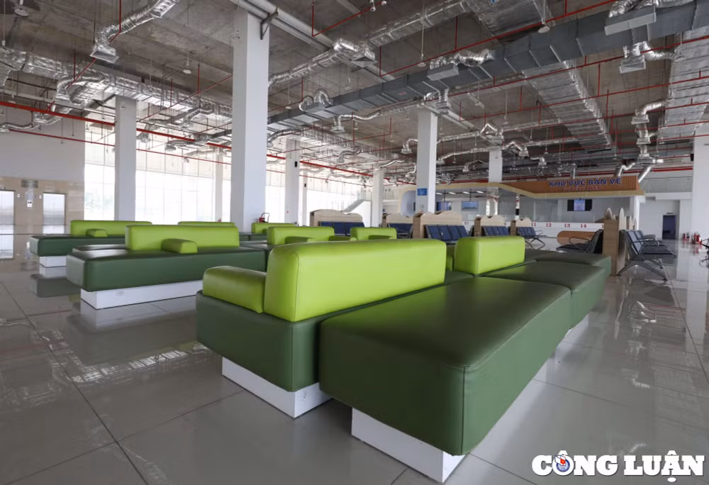Cụ thể, quan sát vào ngày 27/6, bến xe hầu như không có bóng người.