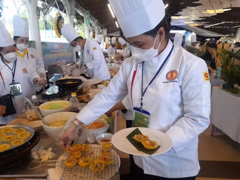 Sự phong phú trong cách kết hợp dừa và các nguyên liệu khác cùng sự sáng tạo trong cách chế biến của người đầu bếp đã làm nên nhiều món ăn độc đáo