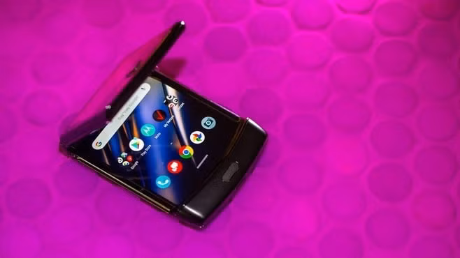 Hãng Motorola cũng có thể sẽ mở rộng dòng điện thoại Razr gập với phiên bản giá rẻ hơn, camera kép cùng bộ vi xử lý Snapdragon 8 Gen 1.