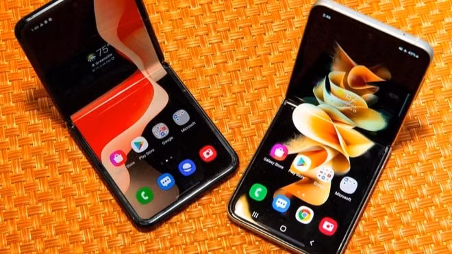 Dòng Galaxy Z Flip cũng sẽ được nâng cấp trong năm nay với Z Flip4. Ngoài màn hình phụ lớn hơn, thiết bị có những nâng cấp nhỏ như Z Fold4 với màn hình cải thiện và thiết kế bản lề trở nên mỏng hơn. Sản phẩm cũng có thể sẽ giảm giá để thu hút người dùng hơn.