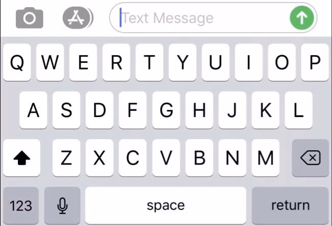 Bàn phím: iPhone hỗ trợ bàn phím của bên thứ 3 kể từ năm 2014 với phiên bản iOS 8, tuy nhiên, Apple rất giới hạn khả năng tùy chỉnh. Bàn phím trên iPhone không linh hoạt như Android, không thể thay đổi kích thước để phù hợp với bàn tay, một số dấu câu phổ biến không xuất hiện trong bố cục chính. Việc sử dụng bàn phím của bên thứ 3 trên iPhone cũng có nhiều giới hạn, không tốt như Android.