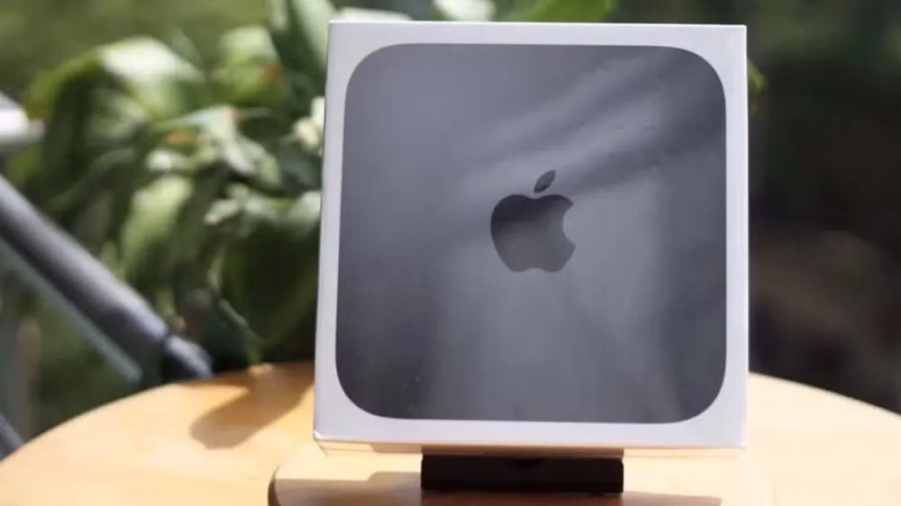 Nó chậm hơn Mac mini dùng chip M1, không tiết kiệm điện bằng, mà giá lại cao hơn nhiều. Bạn không tin ư? Phiên bản Intel có giá khởi điểm 1.099 USD, trong khi phiên bản M1 với cùng dung lượng bộ nhớ trong lại từ 899 USD.