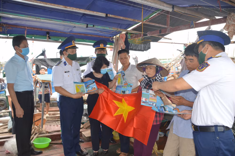 canh sat bien chung tay thao go the vang ec hinh 1